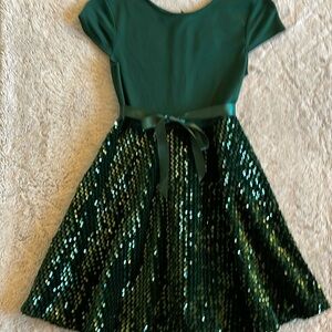 Xtraordinary sequined Holiday Dress, Size 8 Green Special 
Occasion